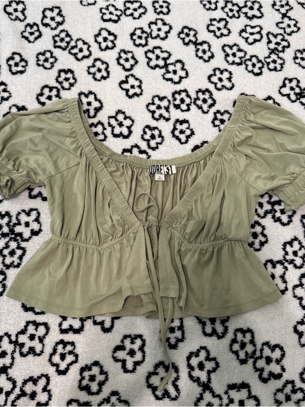 Audrey 3+1 Light green off the shoulder crop top